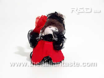 carnival mask, a little lady dressed in red and black  with black lace and a red fan, how to dress up for carnival dance party