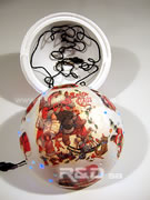 dettaglio della mongolfiera: sfera di polistirolo decorata