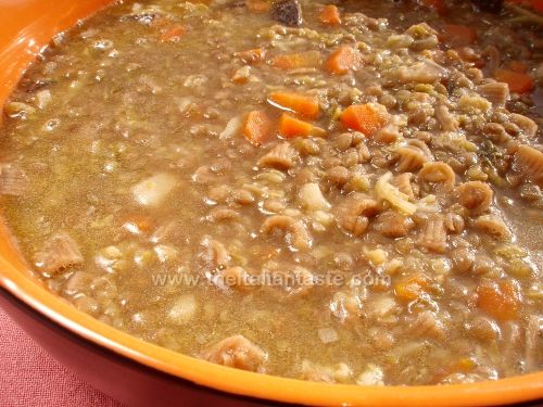 Savoy cabbage and lentil soup