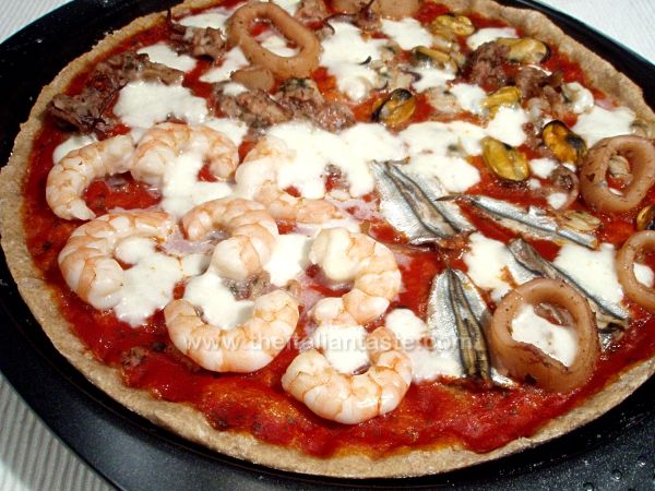 Pizza cocktail di mare