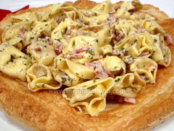 Tortellini panna e prosciutto