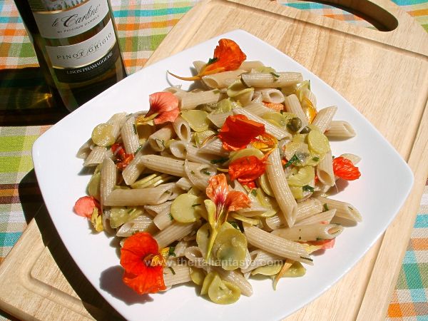 Pasta con zucchine e nasturzi