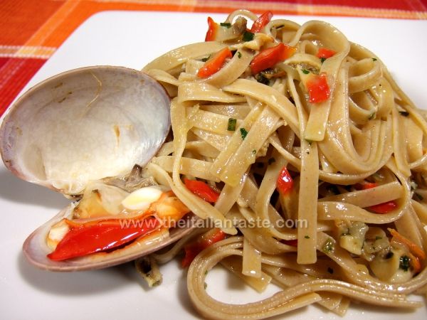 Linguine with smooth clams