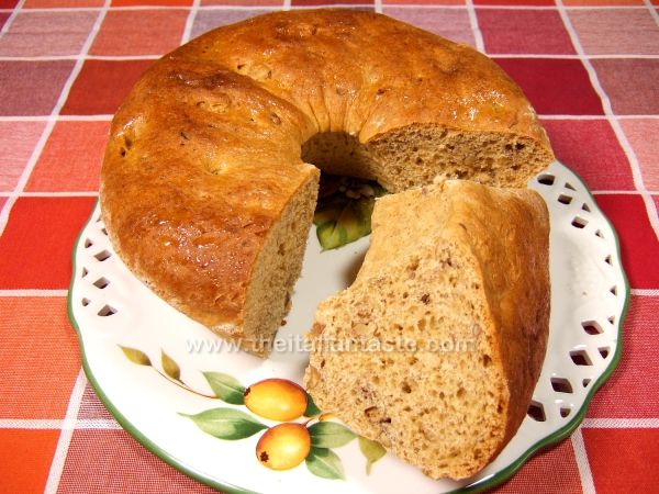 Ciambella salata alle noci