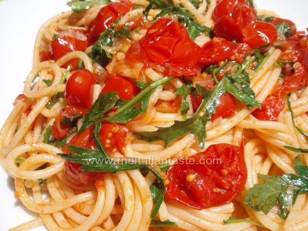 Rocket-and-tomato spaghetti