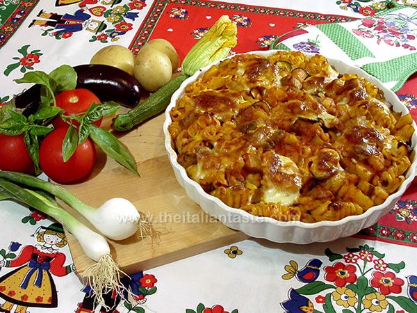 Baked pasta with vegetables and mozzarella cheese
