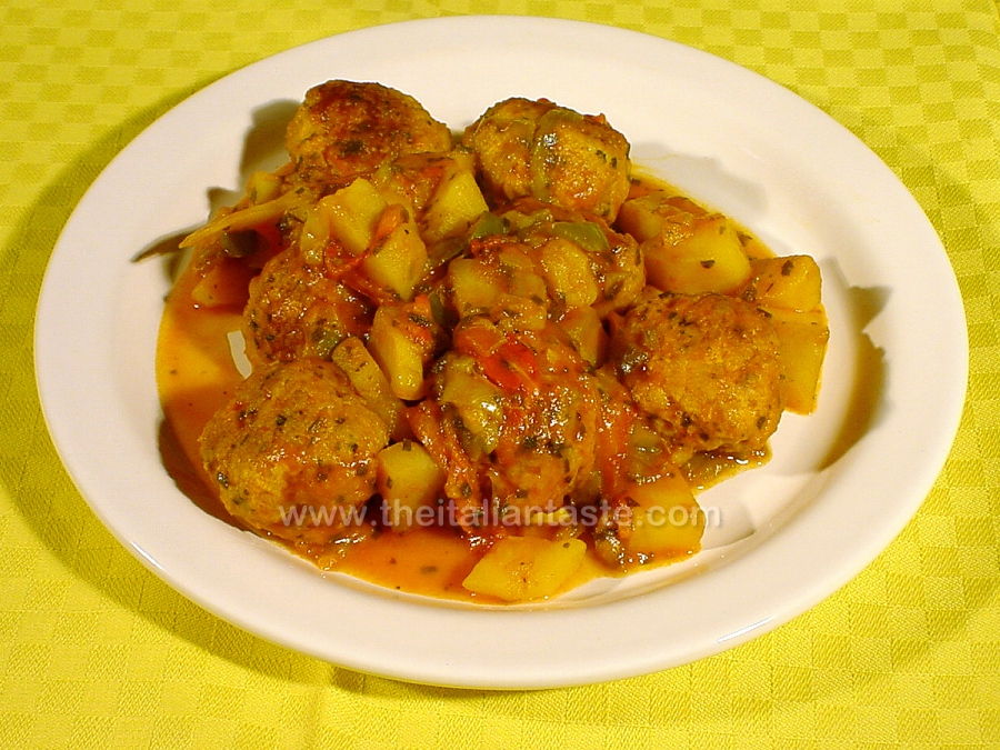 Meatball stew with potatoes and peppers