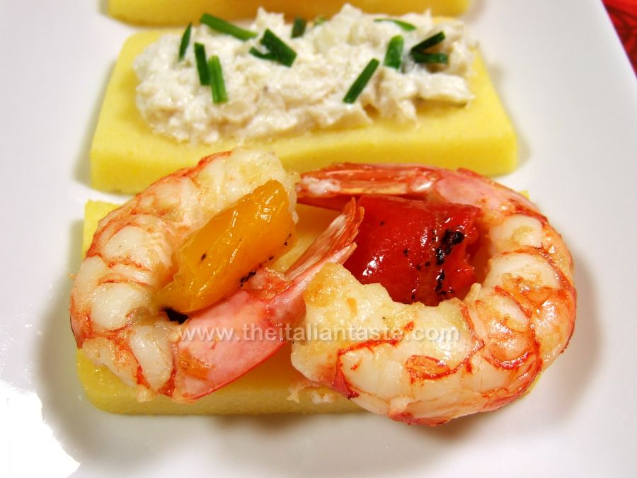 King prawns & peppers in oil on polenta toasts